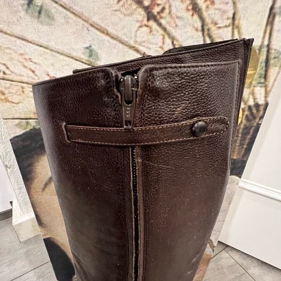 Brown leather boots, heels need to be retouched slightly scratched. - Picture 5 of 5